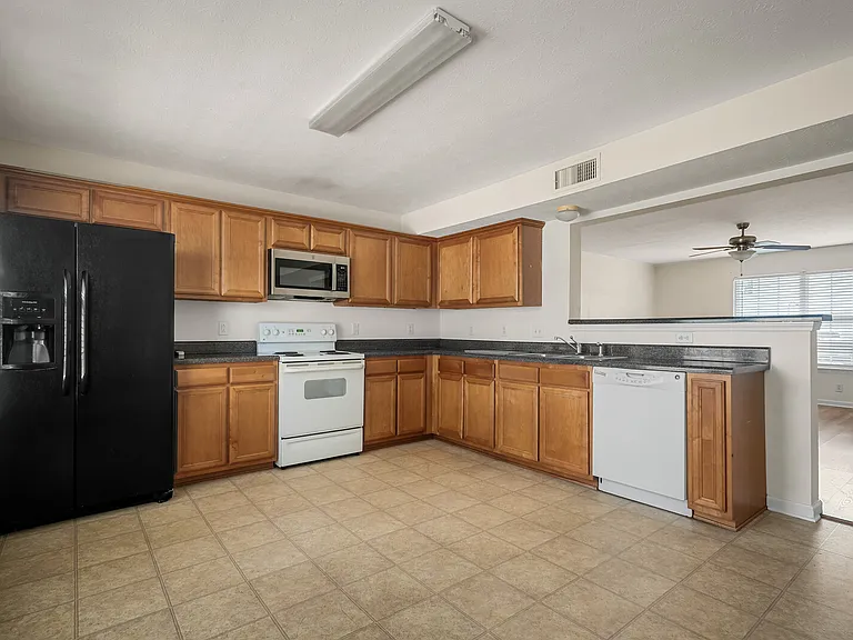 426 Arapaho Dr — Photo 3