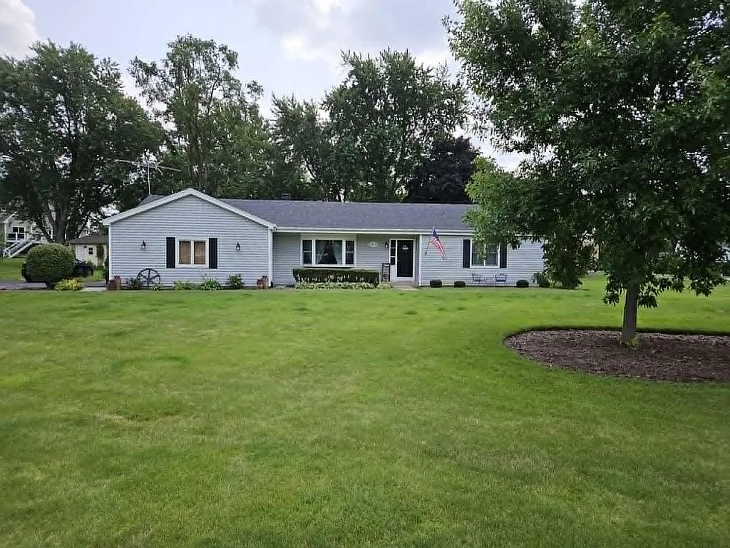 27W481 Timber Ln photo 1