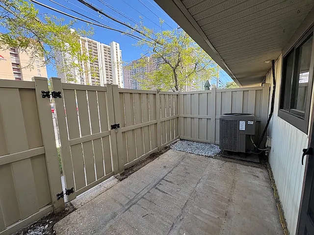 2 bed, 1.5 bath, 996 sqft, $1,995 — Photo 4