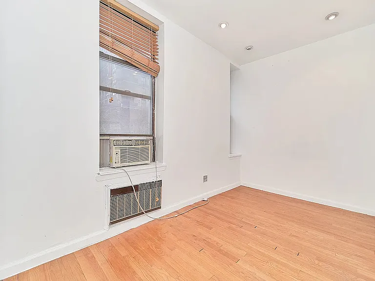 152 E 22nd St #5-C — Photo 4