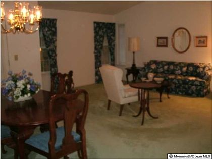 4th image of 1245B Thornbury Ln