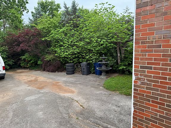 3rd image of 100 Brigadoon Pkwy
