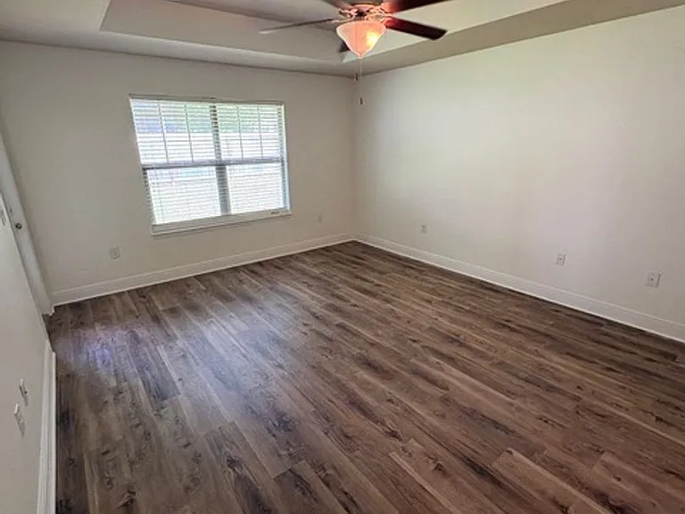 6040 Trestle St — Photo 11