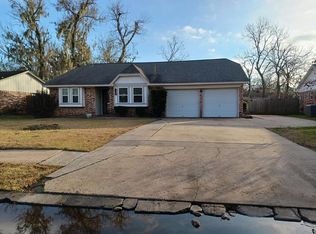 125 Cottonwood St, Lake Jackson, TX 77566