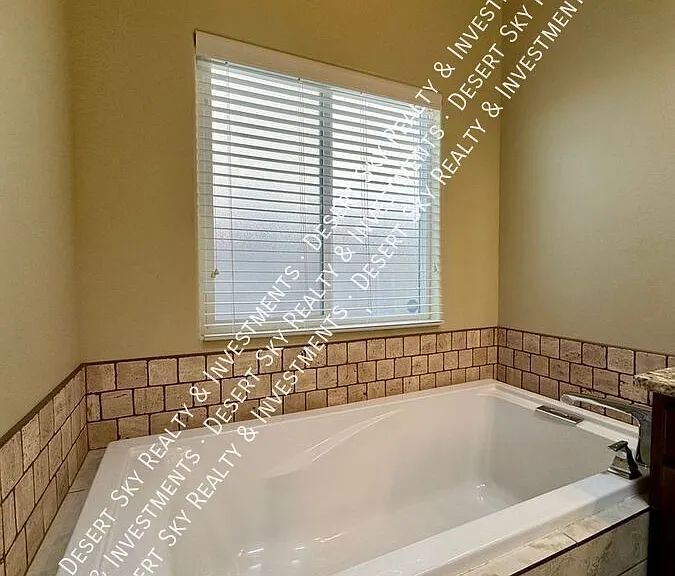 1911 Pella Ct — Photo 16