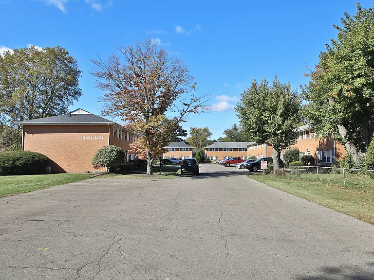 3427 Maize Rd — Photo 44