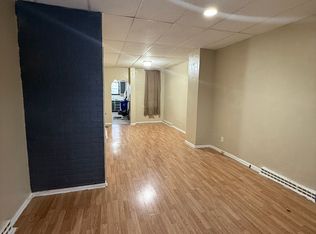 1724 Pear St, Reading, PA 19601