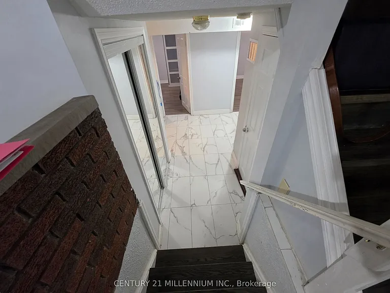 23 Malcolm Cres — Photo 13