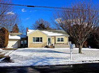 17 Brookdale Rd, Middletown, RI 02842