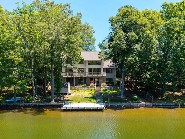 27 Ashlawn Blvd, Palmyra, VA 22963