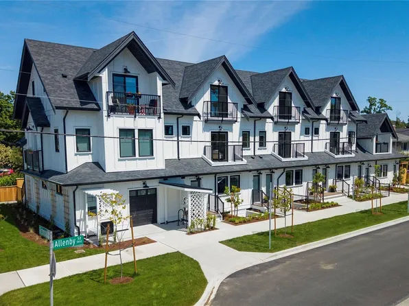 1830 Allenby St #2, Saanich, BC V8R 3B8