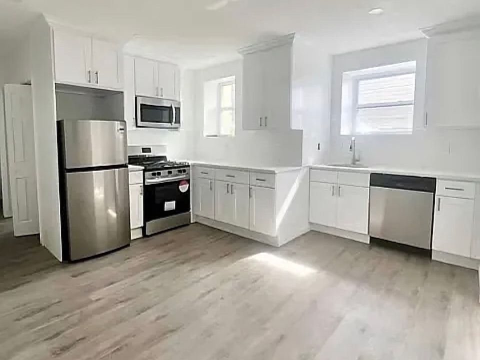 1st image of 280 Macarthur Ave #3