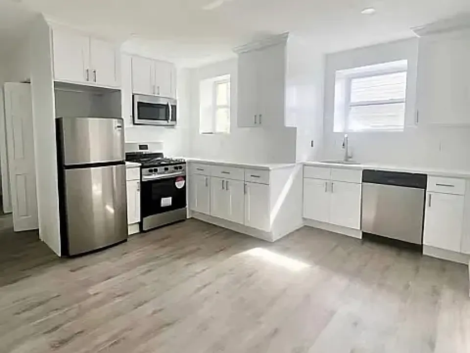 280 Mac Arthur Ave #3