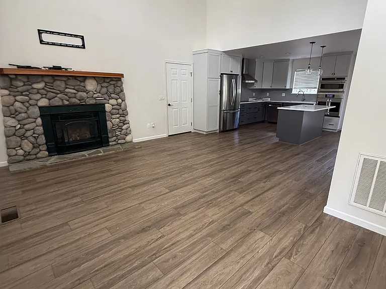 1541 Village Way — Photo 2