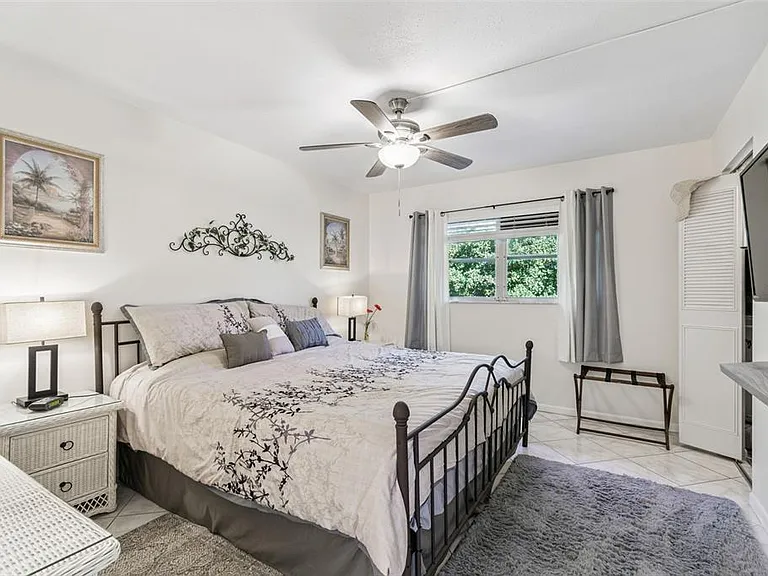 2750 E Bay Dr #12B — Photo 16