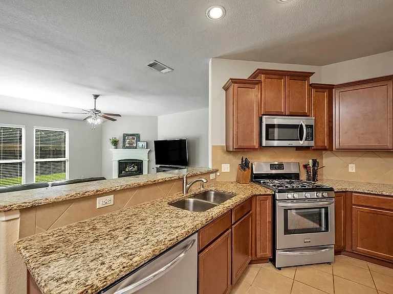 2413 Michelle Creek Dr — Photo 18