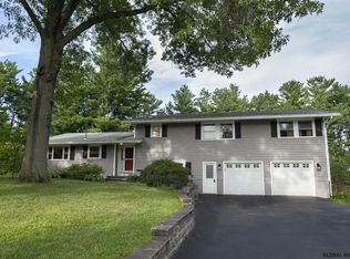 1112 Merlin Dr, Niskayuna, NY 12309