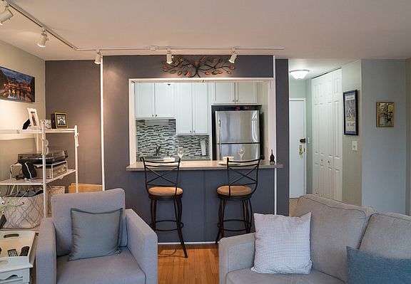 4th image of 33 E Cedar St APT 18C
