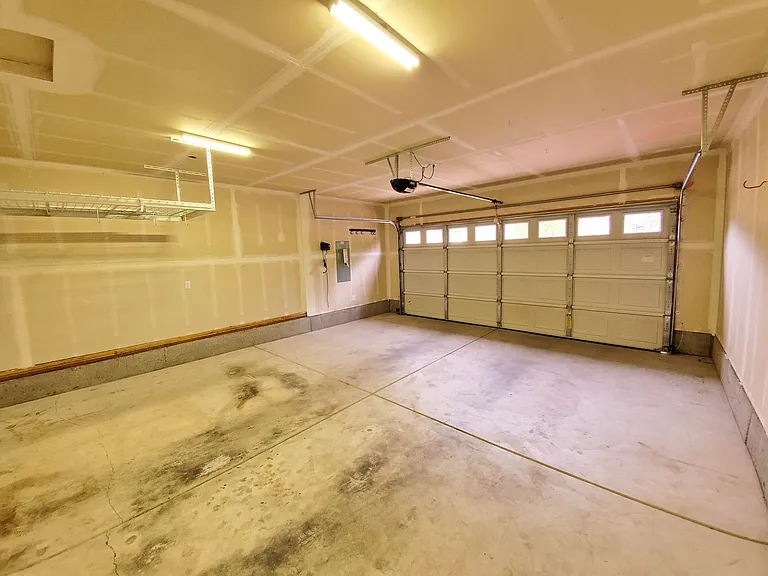 899 N Pointe Dr NW — Photo 20