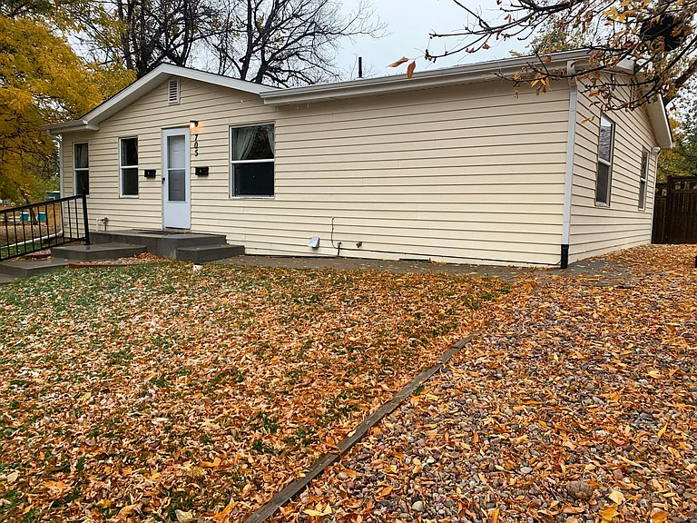 705 Maple St #A — Photo 2