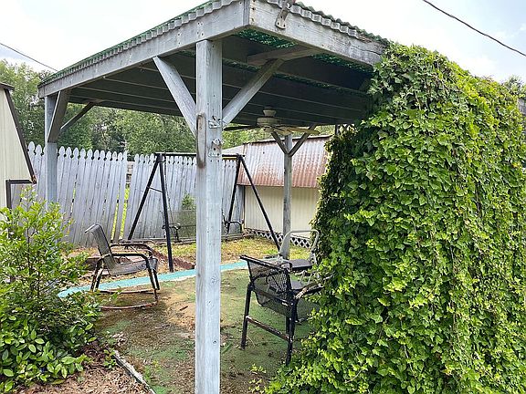 3rd image of 208 Alabama Ave