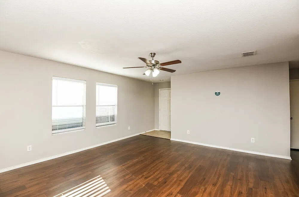3 bed, 2.0 bath, 1522 sqft, $1,795 — Photo 3