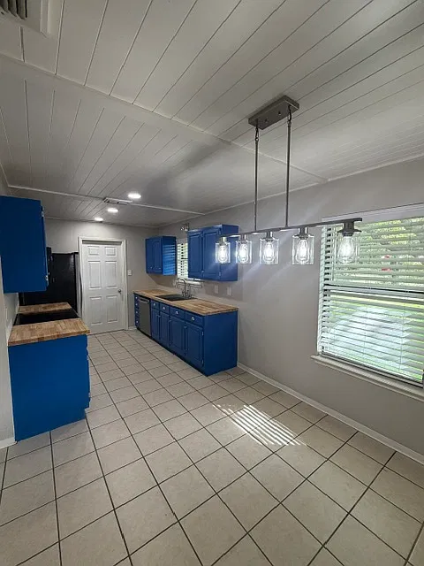 3 bed, 1491 sqft, $2,350 — Photo 4