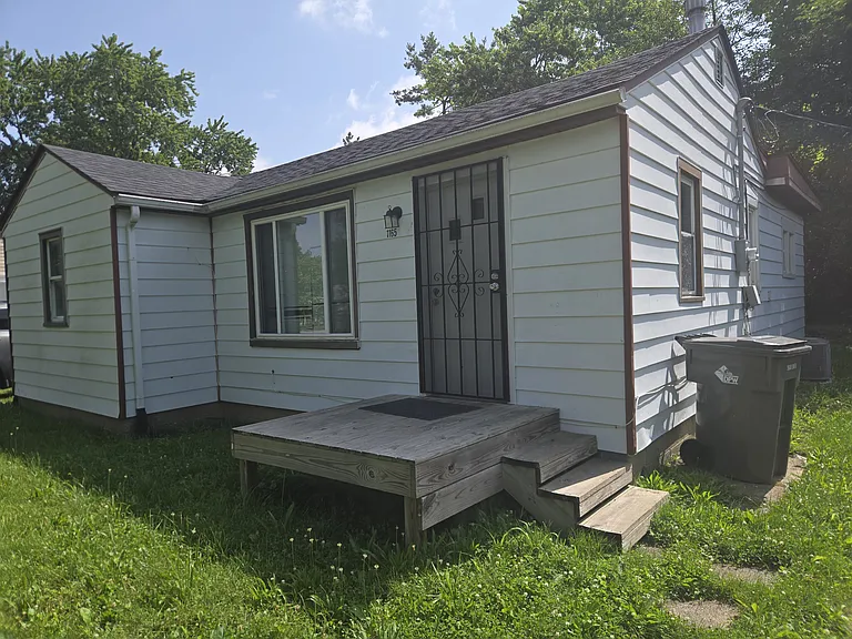 1165 S Drexel Ave — Photo 2