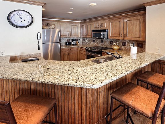 4th image of 96 Highlands Ln #215