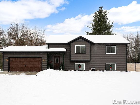 2nd image of 11809 Crimson Creek Dr