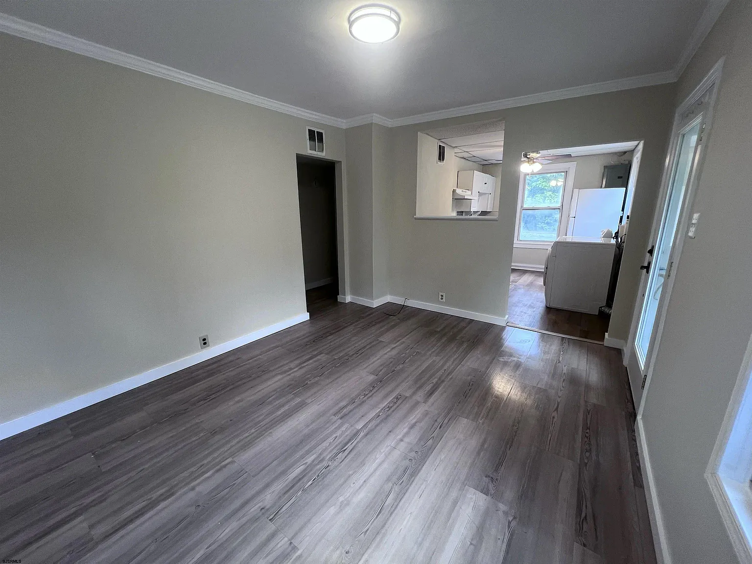 2 bed, 1.0 bath, $2,100 — Photo 2