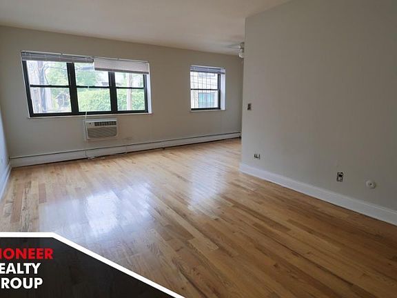 2nd image of 510 W Briar Pl #510305