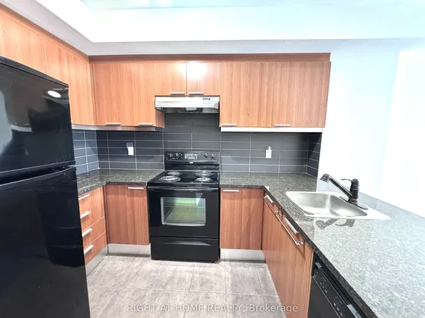 327 S Carrville Rd, Richmond Hill, ON L4C 6E4