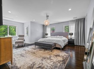 2 Benjamin Pl, Brookline, MA 02467
