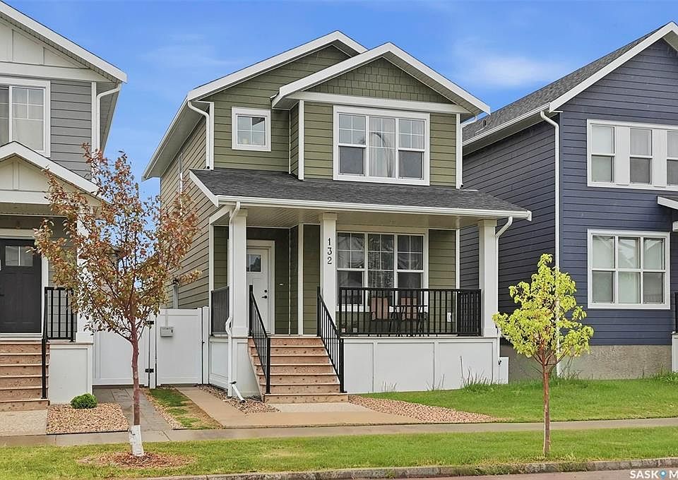 1st image of 132 Rosewood BOULEVARD E