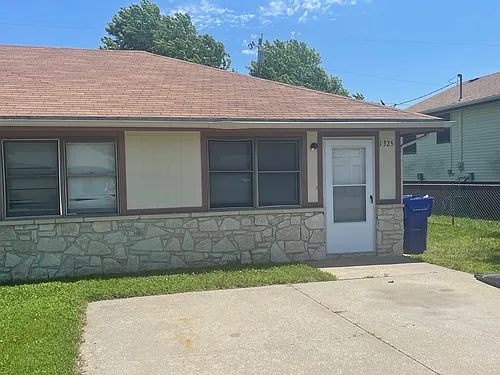 1325 Parkside Dr Photo 1