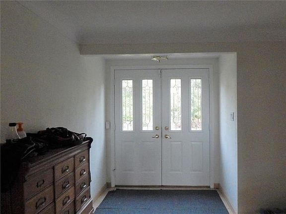 SPACIOUS DOUBLE DOOR ENTRY.