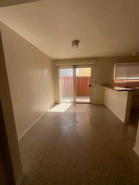 2 bed, 900 sqft, $3,000 — Photo 4