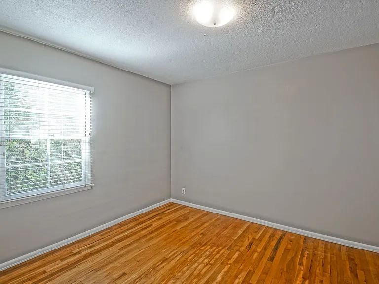 14226 Isis Ave — Photo 16