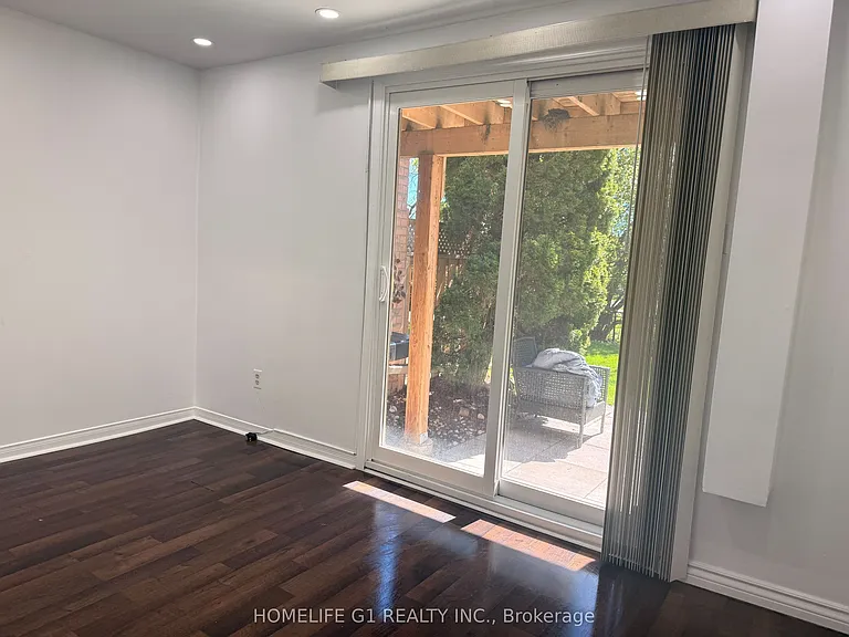 2272 Mowat Ave #42 — Photo 20