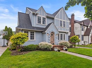 115 Hamilton Rd, Rockville Centre, NY 11570