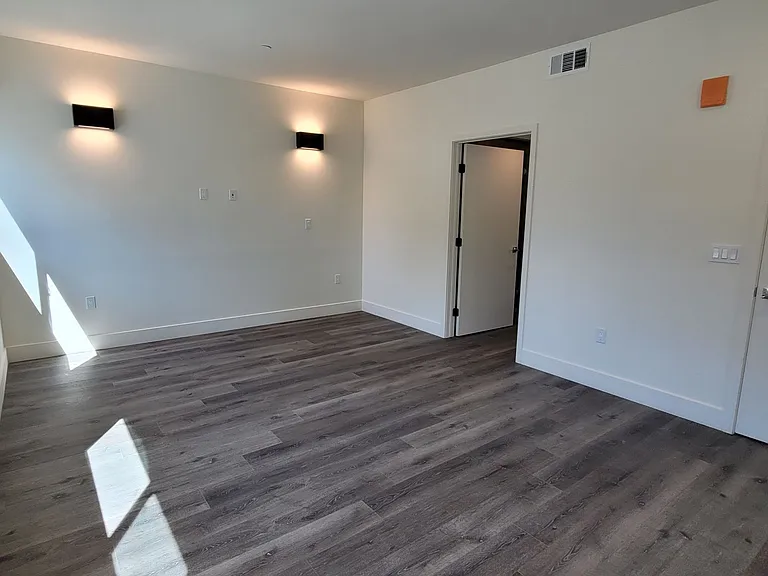 862 Moraga Dr. — Photo 9
