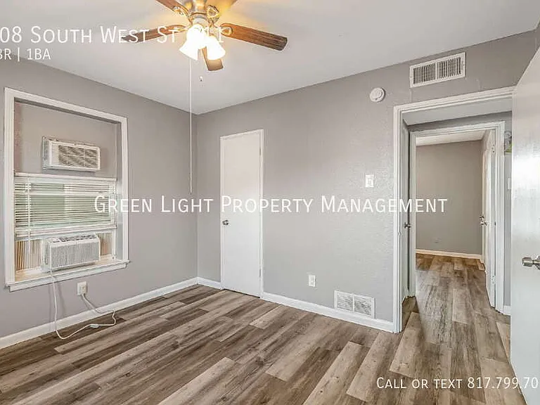 308 S West St #11 — Photo 12
