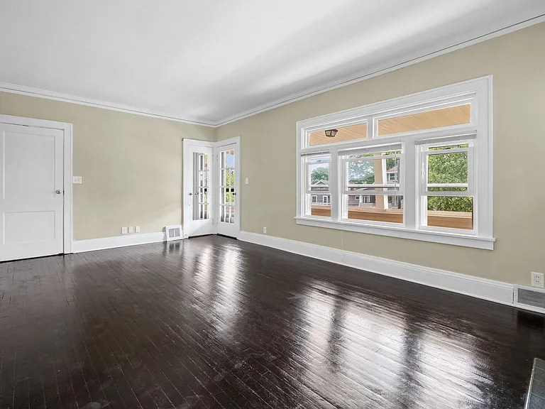 1600 Victoria Ave #UP — Photo 4