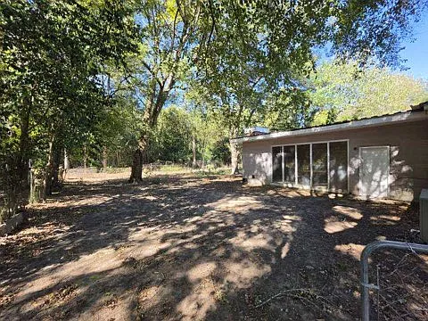 3 bed, 1989 sqft, $995 — Photo 2