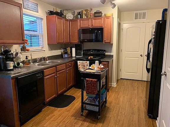5th image of 125 Lillian Dr