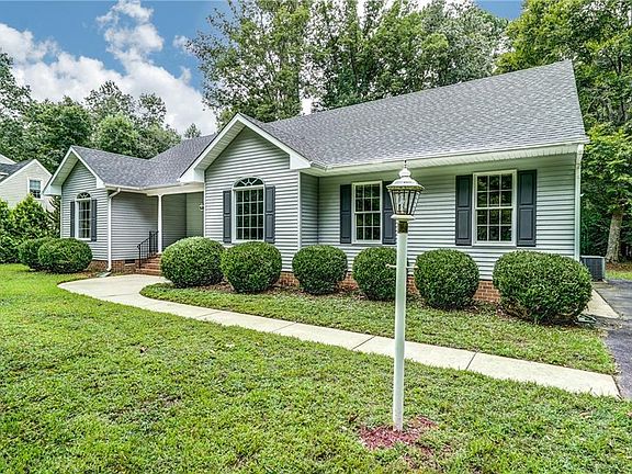 3rd image of 8843 Greenwood Blvd
