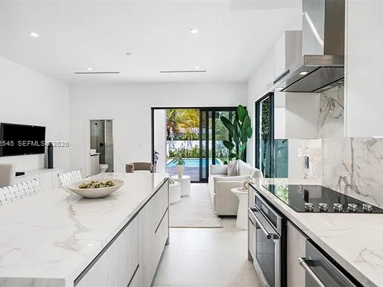 2937 SW 21st St #Townhouse 1 — Photo 9