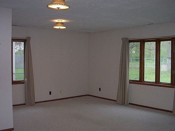 Spacious Family Room