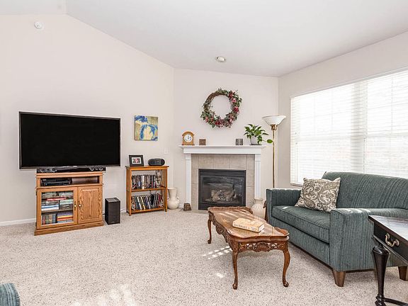 4th image of 4640 Hidden Creek Ln